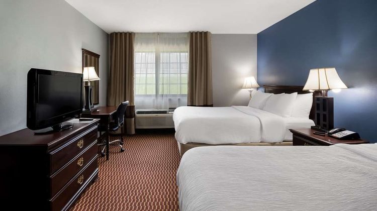 Quality Inn & Suites Oklahoma City North Room