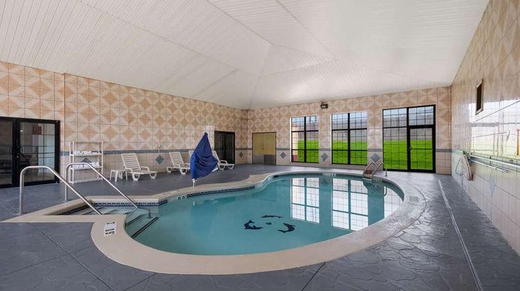 Quality Inn & Suites Oklahoma City North Pool