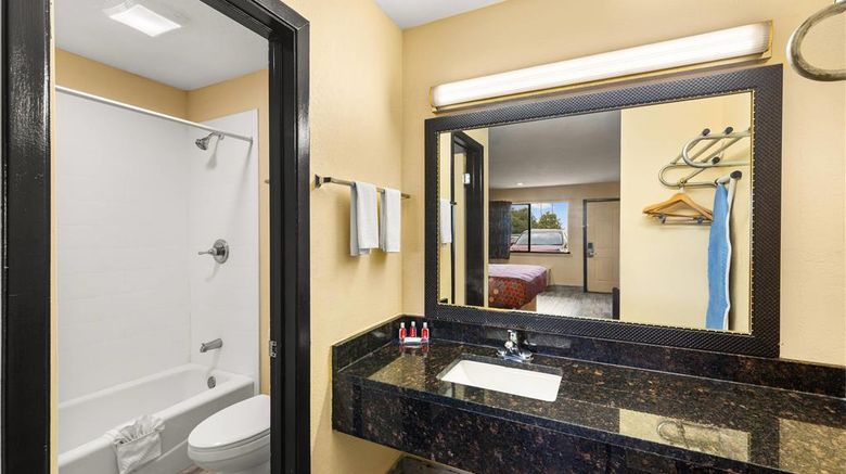 <b>Econo Lodge Belton Room</b>. Images powered by <a href="https://iceportal.shijigroup.com/" title="IcePortal" target="_blank">IcePortal</a>.