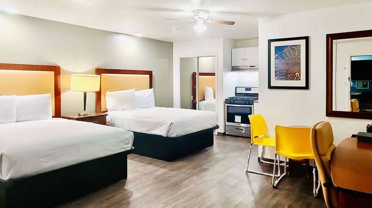 Oceanside Inn & Stes Days Inn by Wyndham Room
