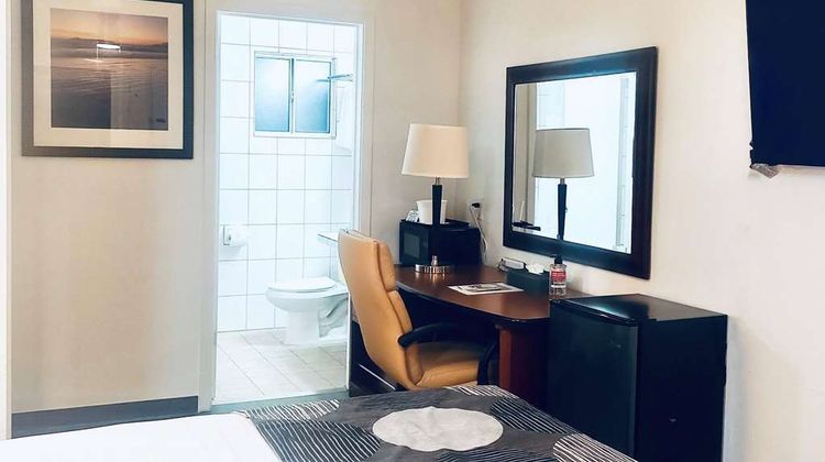 Oceanside Inn & Stes Days Inn by Wyndham Room