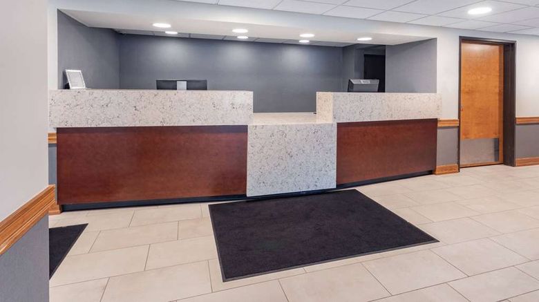 <b>Baymont by Wyndham Brooklyn Center Lobby</b>. Images powered by <a href="https://iceportal.shijigroup.com/" title="IcePortal" target="_blank">IcePortal</a>.