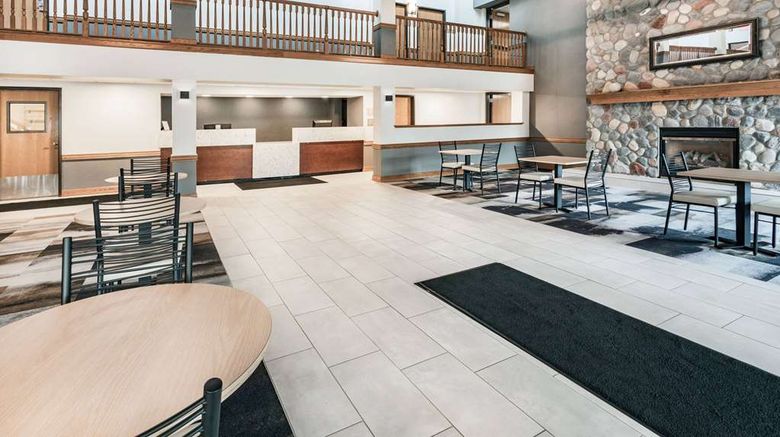 <b>Baymont by Wyndham Brooklyn Center Lobby</b>. Images powered by <a href="https://iceportal.shijigroup.com/" title="IcePortal" target="_blank">IcePortal</a>.