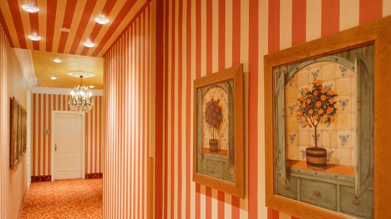 <b>Hotel City House Lobby</b>. Images powered by <a href="https://iceportal.shijigroup.com/" title="IcePortal" target="_blank">IcePortal</a>.