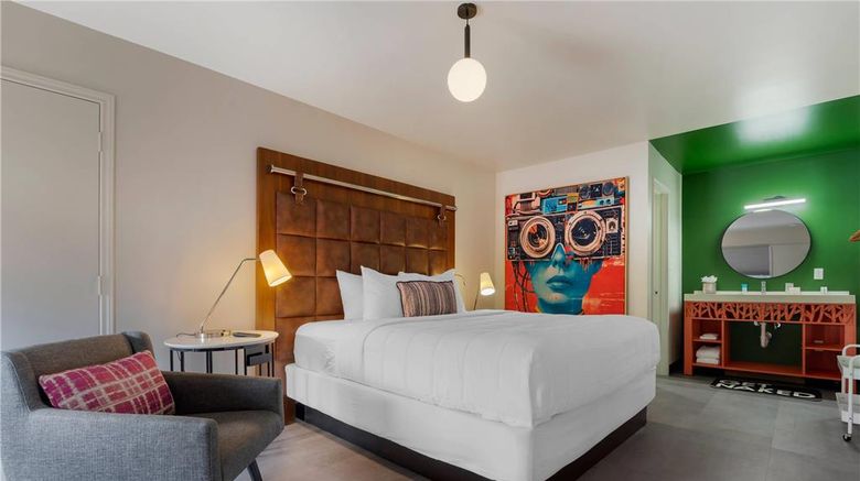 <b>Heights House Hotel Suite</b>. Images powered by <a href="https://iceportal.shijigroup.com/" title="IcePortal" target="_blank">IcePortal</a>.