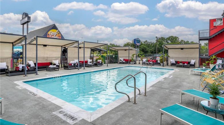 <b>Heights House Hotel Pool</b>. Images powered by <a href="https://iceportal.shijigroup.com/" title="IcePortal" target="_blank">IcePortal</a>.