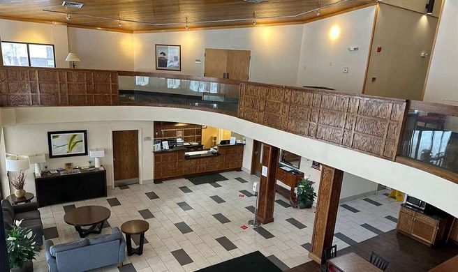 Baymont South Bend near Notre Dame Lobby