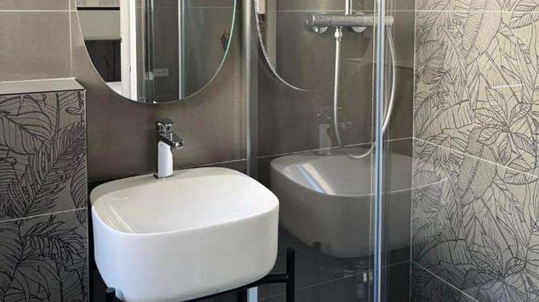 <b>Hotel Paulette Room</b>. Images powered by <a href="https://iceportal.shijigroup.com/" title="IcePortal" target="_blank">IcePortal</a>.