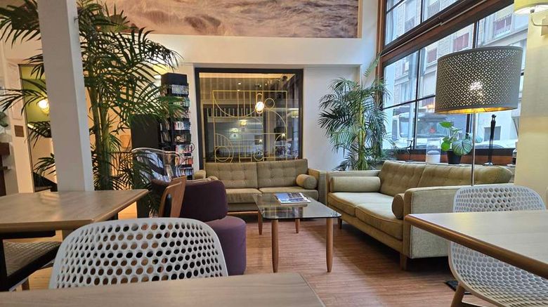 <b>Sure Hotel - Best Western Lorient Centre Lobby</b>. Images powered by <a href="https://iceportal.shijigroup.com/" title="IcePortal" target="_blank">IcePortal</a>.