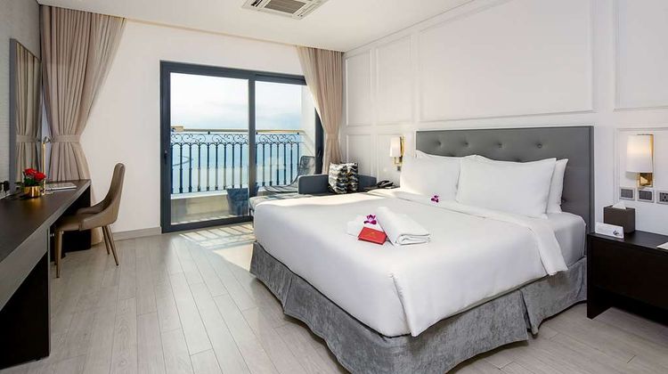 Wyndham Danang Golden Bay Hotel Room
