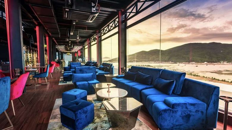 <b>Wyndham Danang Golden Bay Hotel Restaurant</b>. Images powered by <a href="https://iceportal.shijigroup.com/" title="IcePortal" target="_blank">IcePortal</a>.