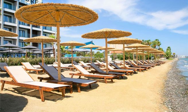 Mercure Larnaca Beach Resort Exterior