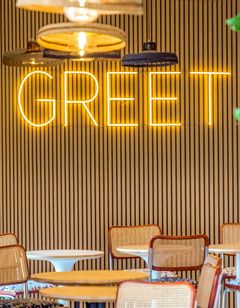 greet hotel Salon-de-Provence