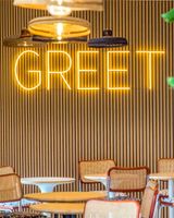 greet hotel Salon-de-Provence