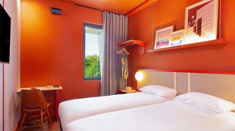 Ibis Styles Salon De Provence Room