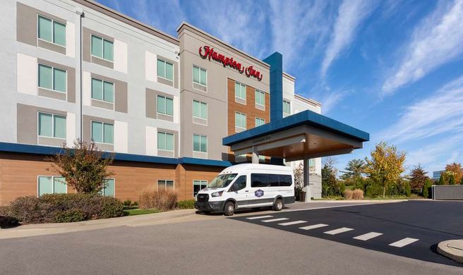 Hampton Inn Airport Century Place Exterior