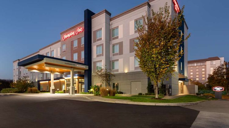 Hampton Inn Airport Century Place Exterior