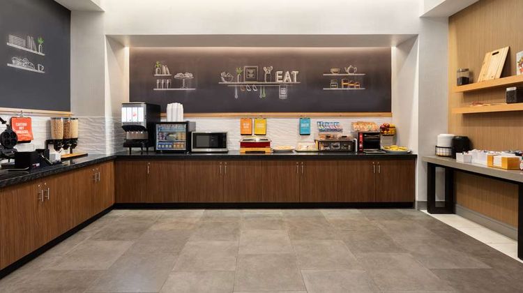 Hampton Inn Airport Century Place Restaurant