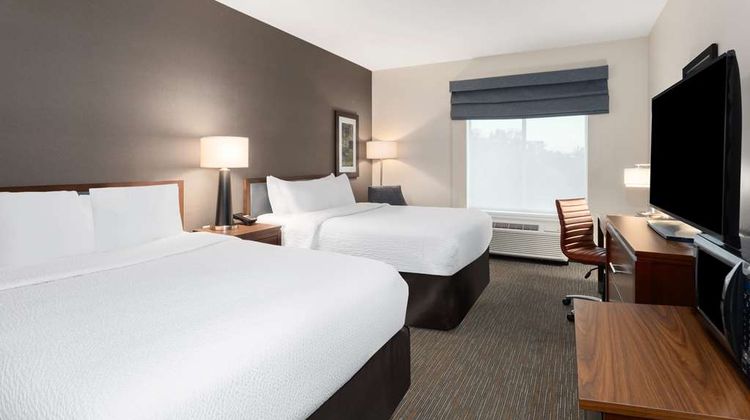 Hampton Inn Airport Century Place Room