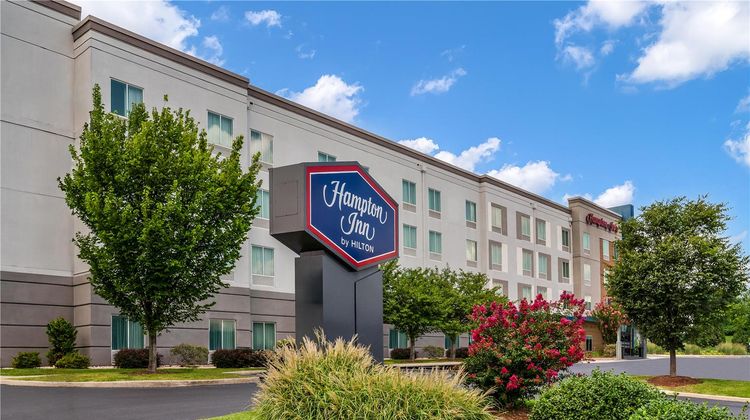 Hampton Inn Airport Century Place Exterior