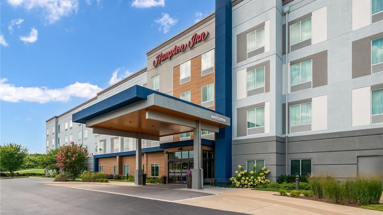 Hampton Inn Airport Century Place Exterior