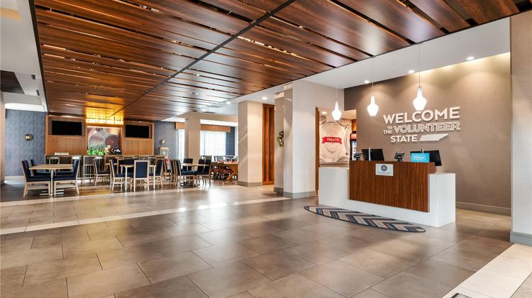 Hampton Inn Airport Century Place Lobby