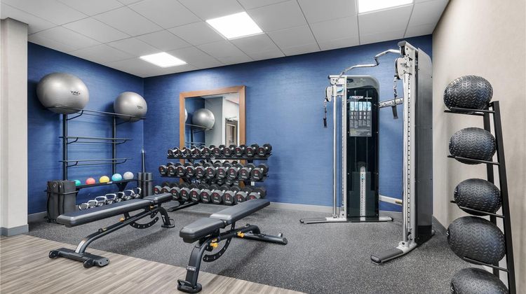 Hampton Inn Airport Century Place Health