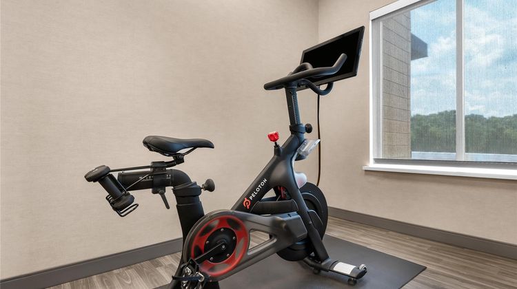 Hampton Inn Airport Century Place Health