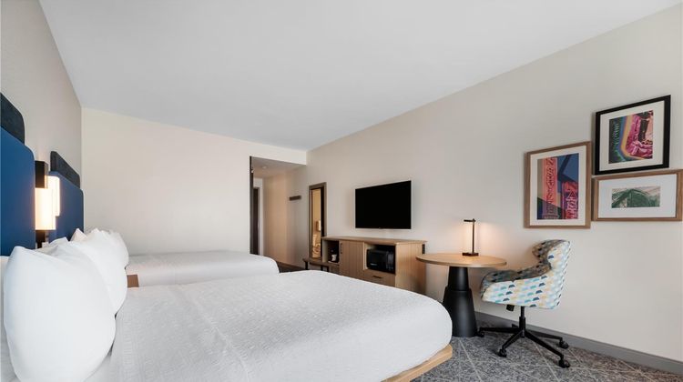 Hampton Inn Airport Century Place Room