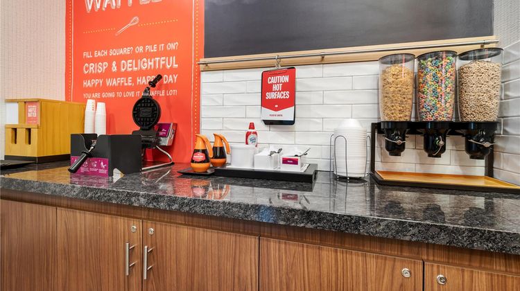 Hampton Inn Airport Century Place Restaurant