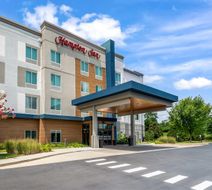 Hampton Inn Airport Century Place Exterior