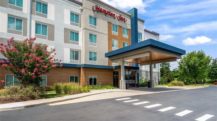 Hampton Inn Airport Century Place Exterior