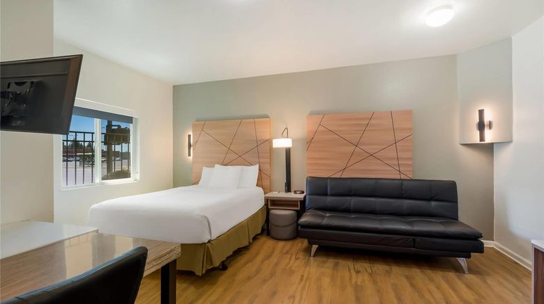 <b>Quality Inn Yuba City Suite</b>. Images powered by <a href="https://iceportal.shijigroup.com/" title="IcePortal" target="_blank">IcePortal</a>.