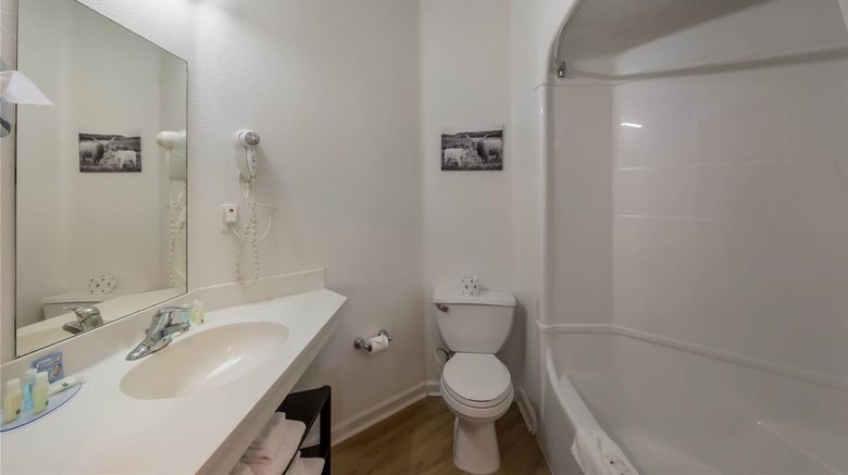 <b>Quality Inn Yuba City Room</b>. Images powered by <a href="https://iceportal.shijigroup.com/" title="IcePortal" target="_blank">IcePortal</a>.