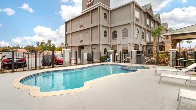 <b>Comfort Suites The Woodlands Pool</b>. Images powered by <a href="https://iceportal.shijigroup.com/" title="IcePortal" target="_blank">IcePortal</a>.