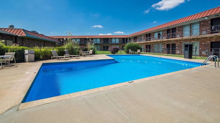 Rodeway Inn McPherson East Pool