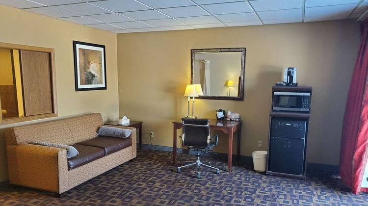 Rodeway Inn McPherson East Suite