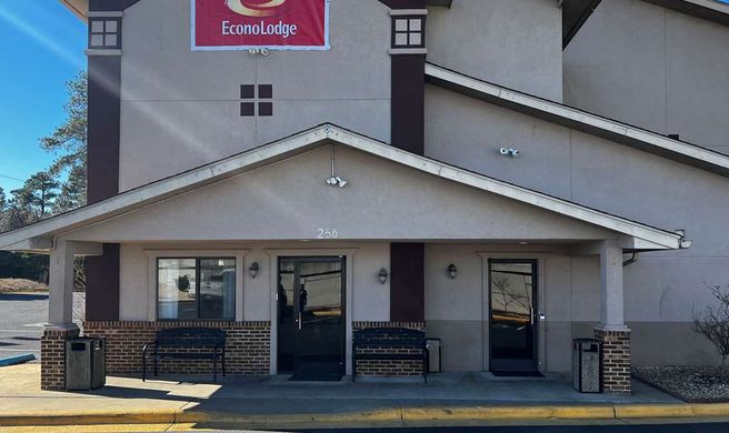 Econo Lodge Spring Lake Exterior