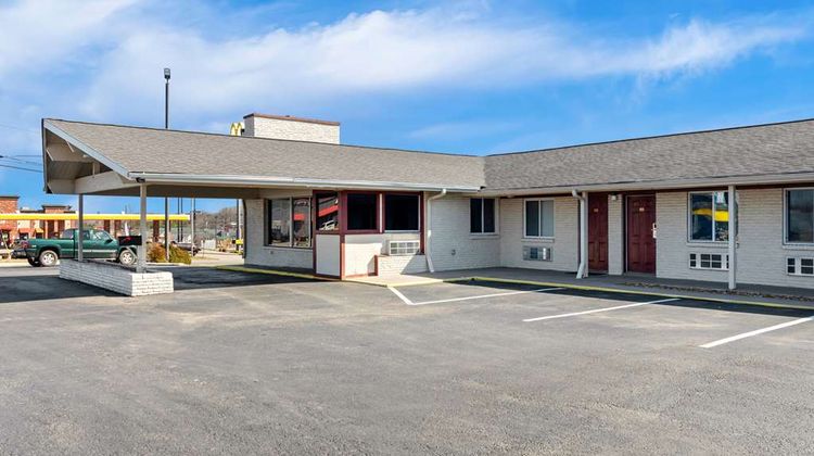 Rodeway Inn Exterior
