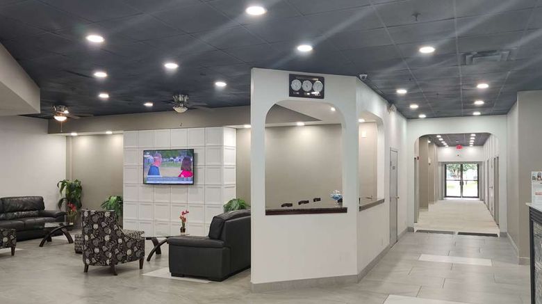 <b>Clarion Inn Lobby</b>. Images powered by <a href="https://iceportal.shijigroup.com/" title="IcePortal" target="_blank">IcePortal</a>.