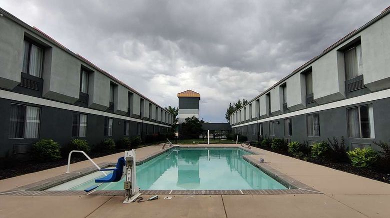 <b>Clarion Inn Pool</b>. Images powered by <a href="https://iceportal.shijigroup.com/" title="IcePortal" target="_blank">IcePortal</a>.