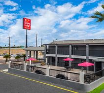 Econo Lodge Inn & Suites Exterior