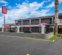 Econo Lodge Inn & Suites Exterior