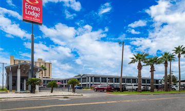 Econo Lodge Inn & Suites