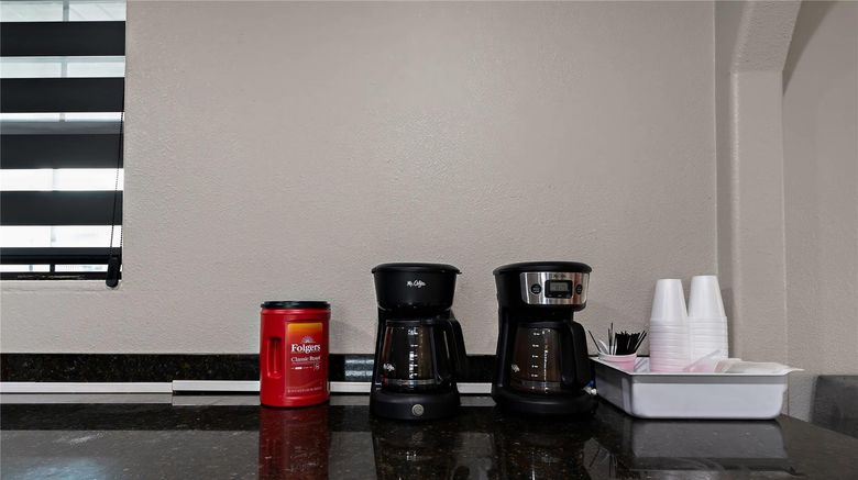<b>Econo Lodge Inn & Suites Restaurant</b>. Images powered by <a href="https://iceportal.shijigroup.com/" title="IcePortal" target="_blank">IcePortal</a>.