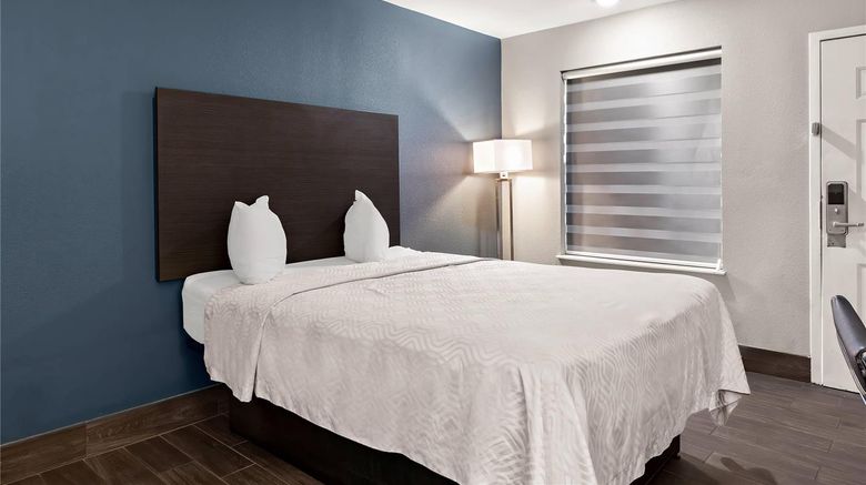 <b>Econo Lodge Inn & Suites Room</b>. Images powered by <a href="https://iceportal.shijigroup.com/" title="IcePortal" target="_blank">IcePortal</a>.