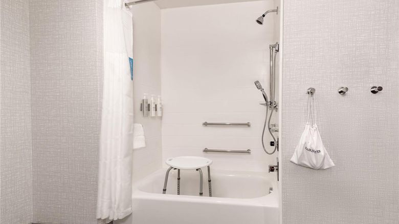 <b>Hampton Inn Needles Colorado River Room</b>. Images powered by <a href="https://iceportal.shijigroup.com/" title="IcePortal" target="_blank">IcePortal</a>.
