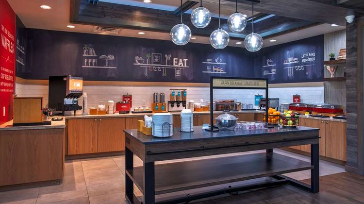 Hampton Inn & Suites Newark Airport Restaurant