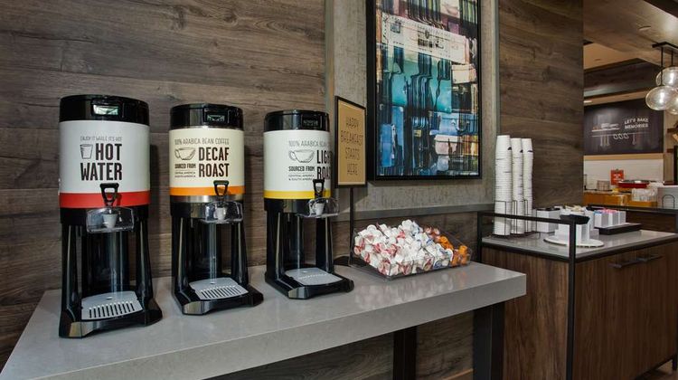 Hampton Inn & Suites Newark Airport Restaurant