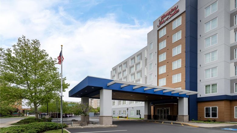 <b>Hampton Inn & Suites Newark Airport Exterior</b>. Images powered by <a href="https://iceportal.shijigroup.com/" title="IcePortal" target="_blank">IcePortal</a>.